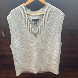 Banana Republic Light Heather Gray Ribbed V‑Neck Sweater Vest oversized